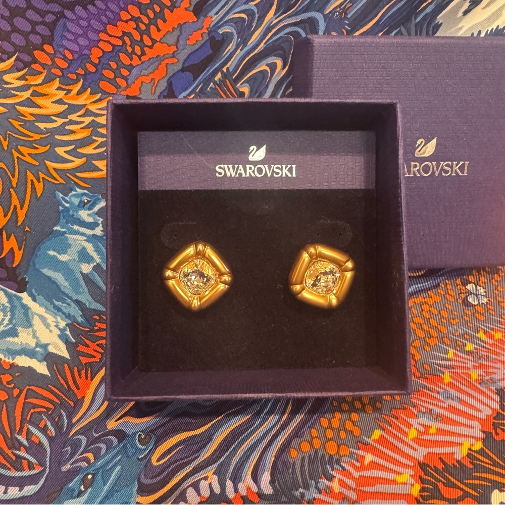 Swarovski 🎉BNIB 🎉"Dulcis" Gold-Tone Crystal Stud Earrings